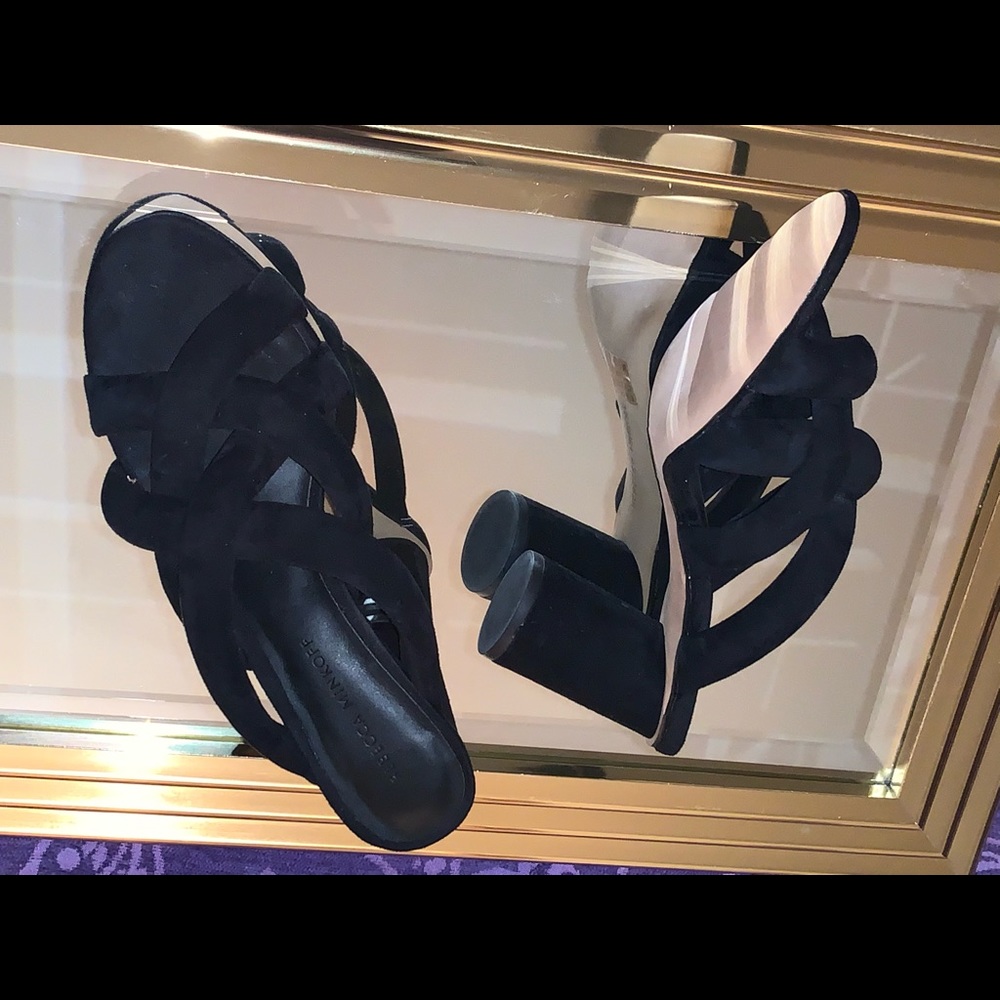 Black Pumps - Picture 10 of 12